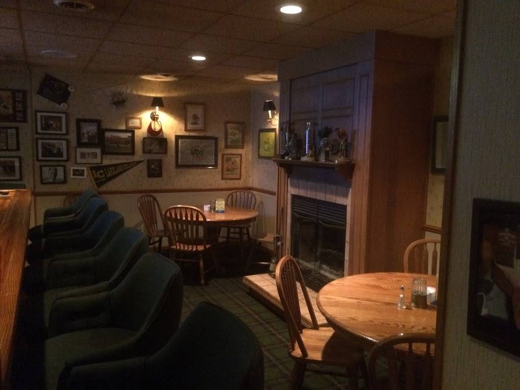 Huntergreen Inn & Pub | restaurant | 319 E Broad St, Raymond, IL 62560, USA | 2172293683 OR +1 217-229-3683