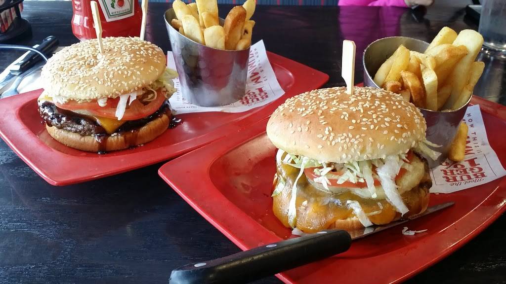 Red Robin Gourmet Burgers and Brews | restaurant | 1305 SE Everett Mall Way, Everett, WA 98208, USA | 4253557330 OR +1 425-355-7330