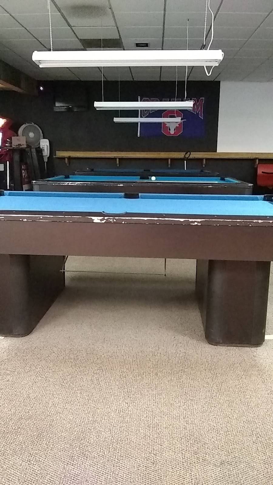 Burgers & Billiards | restaurant | 1222 TX-16, Graham, TX 76450, USA | 9405210113 OR +1 940-521-0113