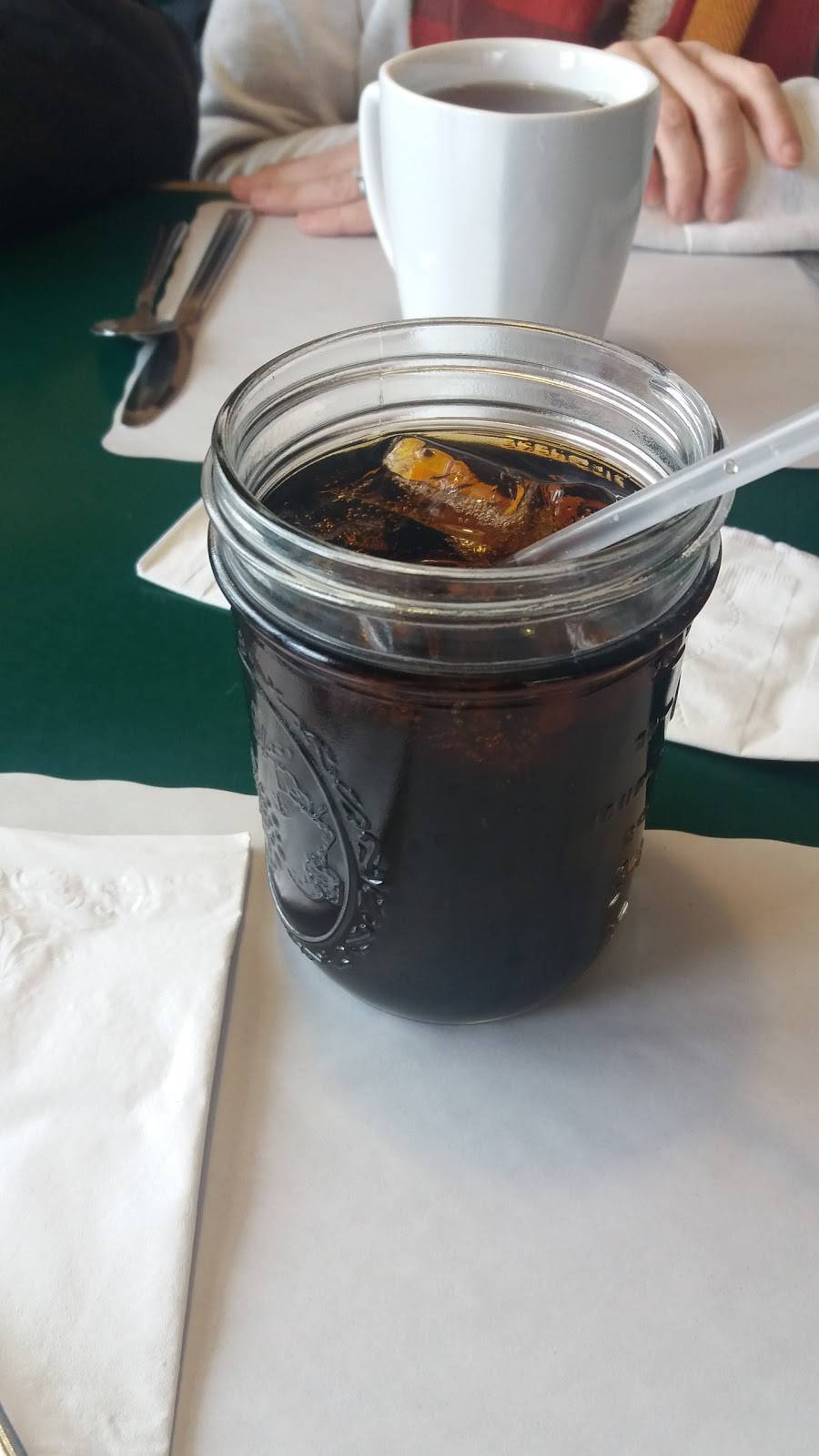 Quabbin Woods Restaurant | restaurant | 8 Barre Rd, Petersham, MA 01366, USA | 9787243288 OR +1 978-724-3288