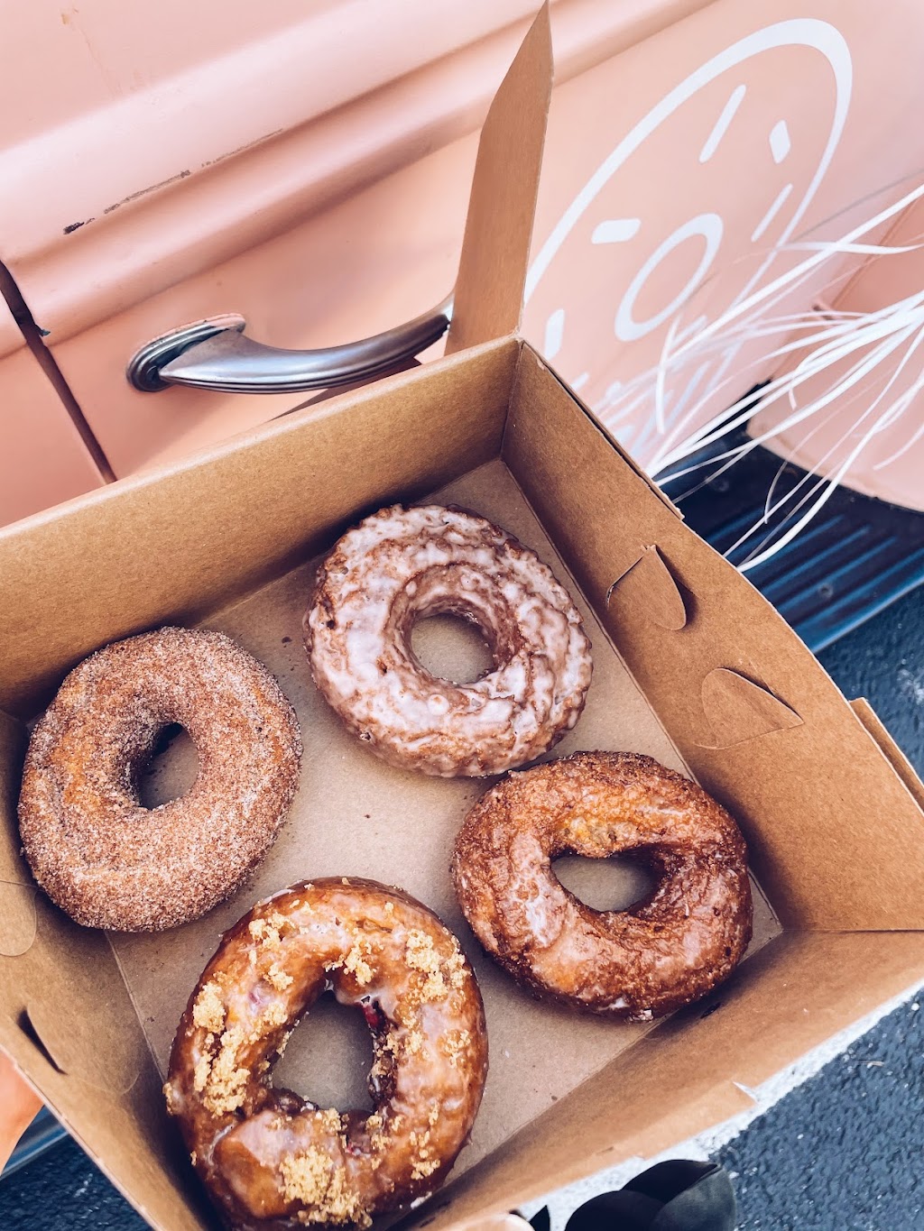 The Donut Theory | restaurant | 333 W Depot Ave, Knoxville, TN 37917, USA | 2565533266 OR +1 256-553-3266