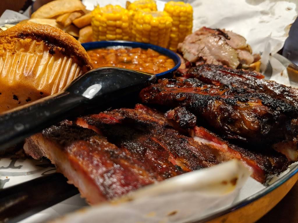 Famous Daves Bar-B-Que | restaurant | 651 Mall Ring Cir, Henderson, NV 89014, USA | 7024330013 OR +1 702-433-0013