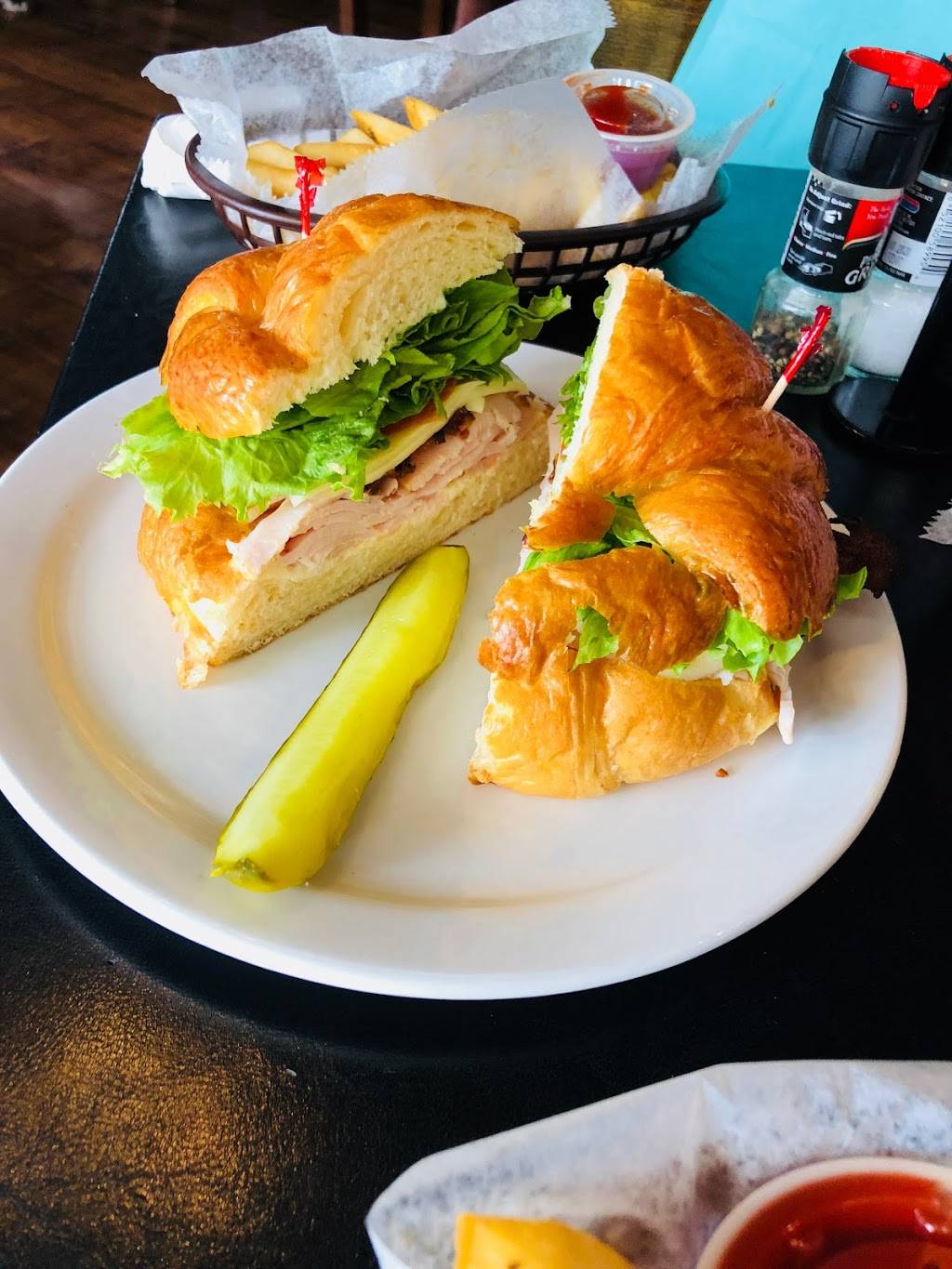 Sandy McGees Restaurant | restaurant | 314 Morton St, Richmond, TX 77469, USA | 2813449393 OR +1 281-344-9393