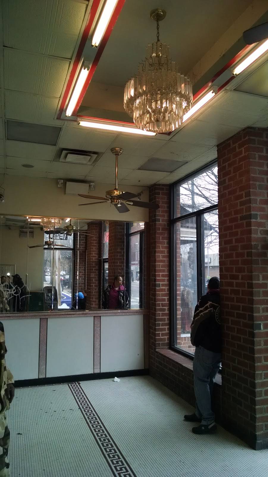 Eddie Leonard Carryout | restaurant | 3300 Georgia Ave NW, Washington, DC 20010, USA | 2028824277 OR +1 202-882-4277