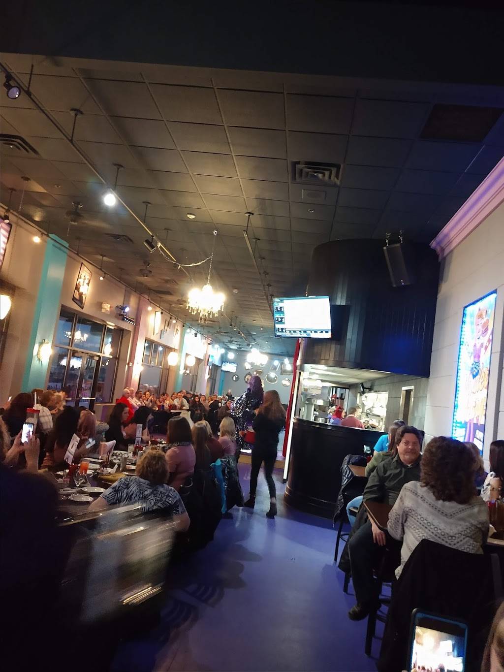 Hamburger Mary’s | restaurant | 26 Main St, Toledo, OH 43605, USA | 4192059393 OR +1 419-205-9393