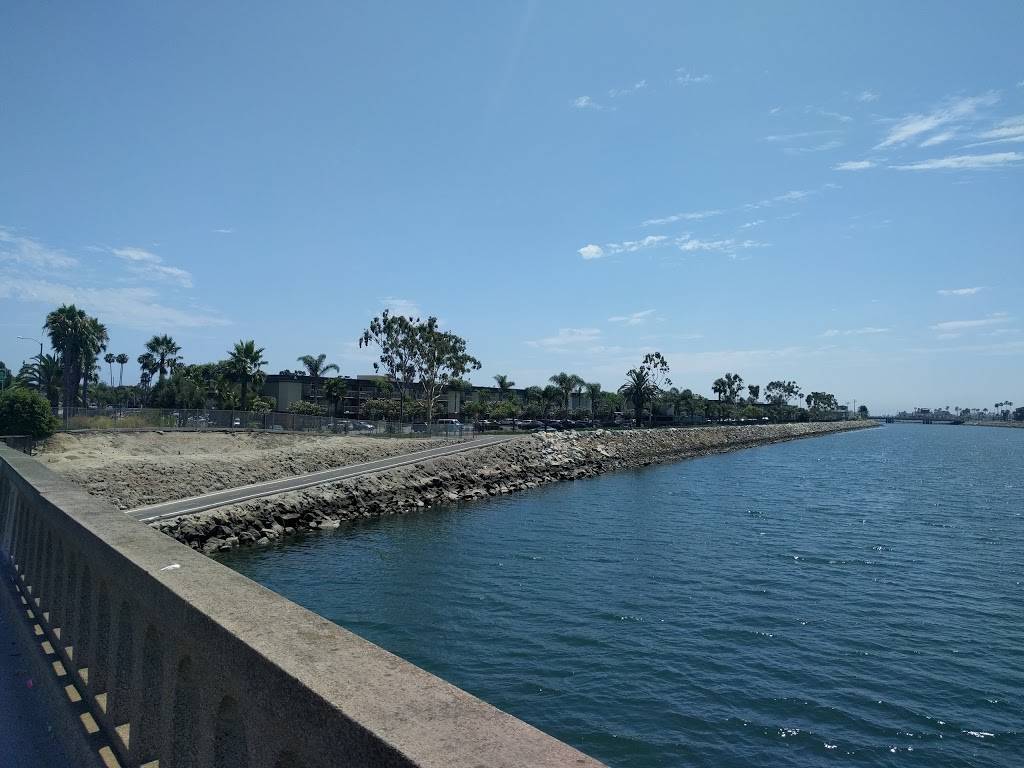 Marina Shores | shopping mall | 6500-6670 Pacific Coast Hwy, Long Beach, CA 90803, USA | 2135532200 OR +1 213-553-2200