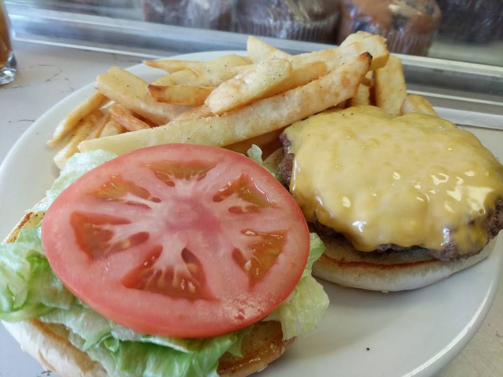 West Main Luncheonette | restaurant | 13 W Main St, Bergenfield, NJ 07621, USA | 2013879849 OR +1 201-387-9849