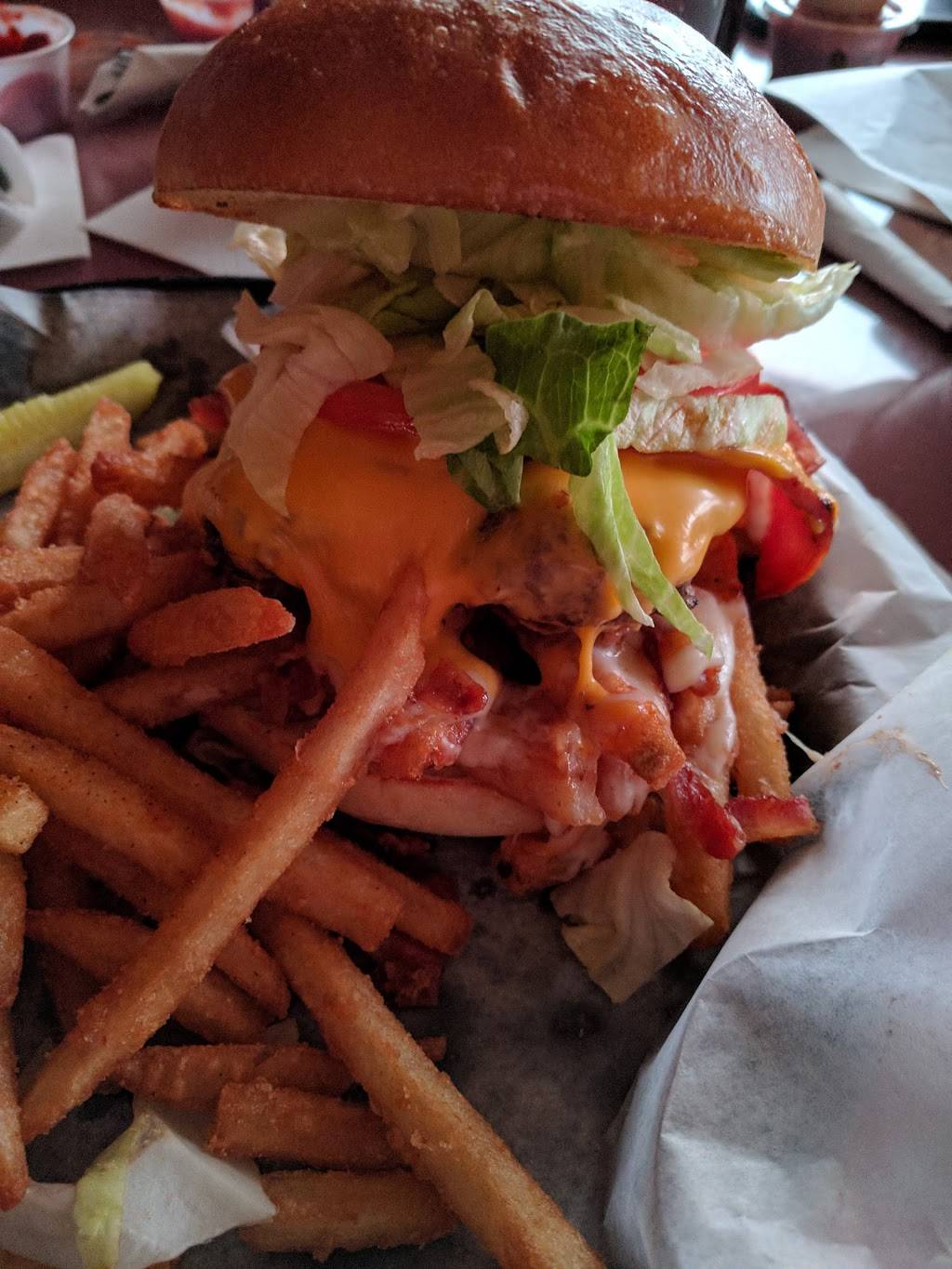 Charley’s Pub & Grill | restaurant | 1339 28th St SW, Wyoming, MI 49509, USA | 6165380810 OR +1 616-538-0810