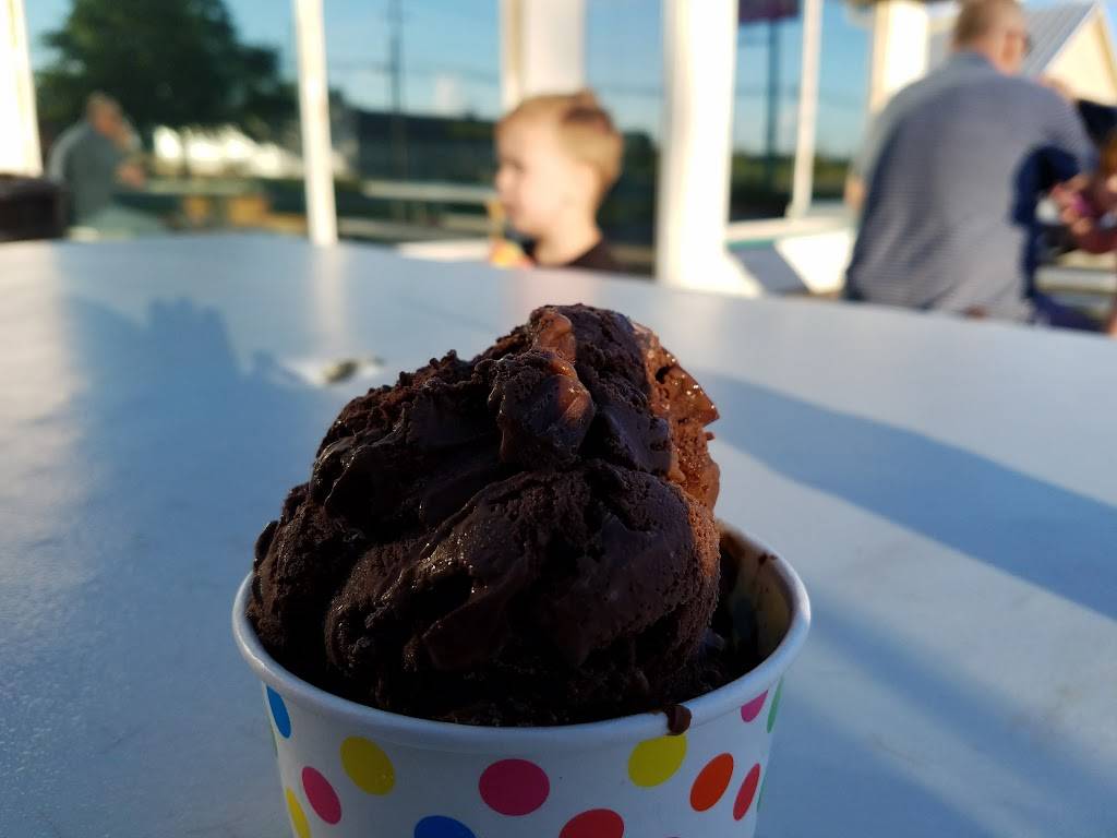 Twist Ice Cream | restaurant | 7499 Linden Rd, Swartz Creek, MI 48473, USA | 8102582340 OR +1 810-258-2340