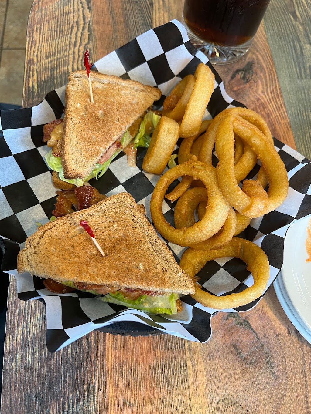 VIP’s Cafe | restaurant | 25030 Hancock Ave, Murrieta, CA 92562, USA | 9513047999 OR +1 951-304-7999