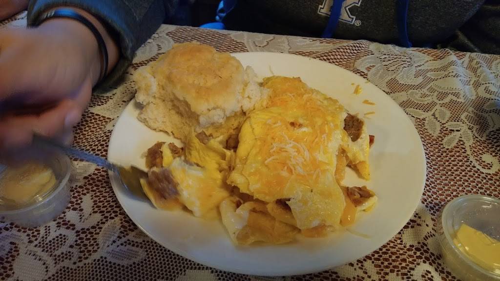 Gene And Pats COUNTRY KITCHEN | restaurant | 739 US-19, Weston, WV 26452, USA | 3042692075 OR +1 304-269-2075