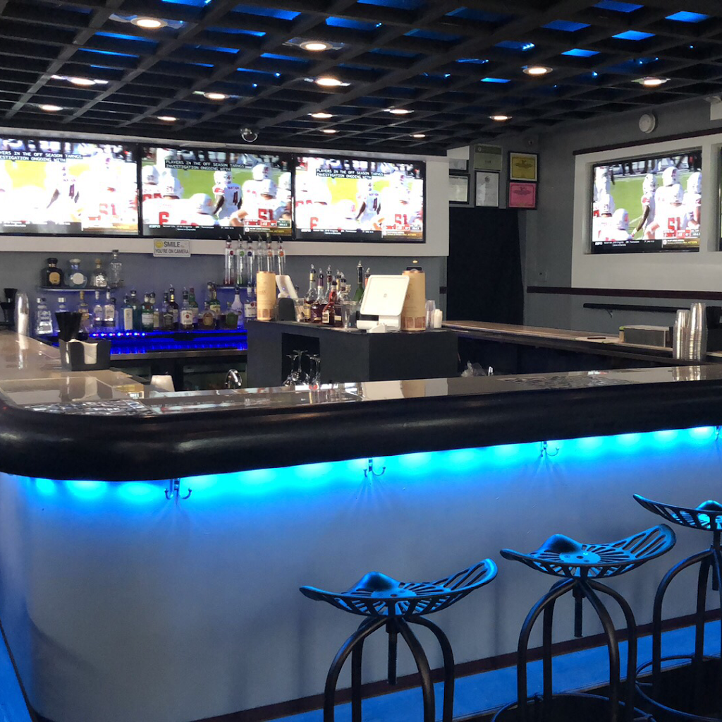 Dee Dee’s Bar and Grille | restaurant | 12359 Racine Ave, Calumet Park, IL 60827, USA | 3126220690 OR +1 312-622-0690