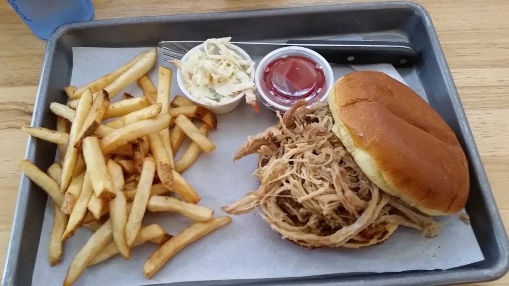 Willies Brew & Que | restaurant | 300 Tingey St SE, Washington, DC 20003, USA | 2026516375 OR +1 202-651-6375