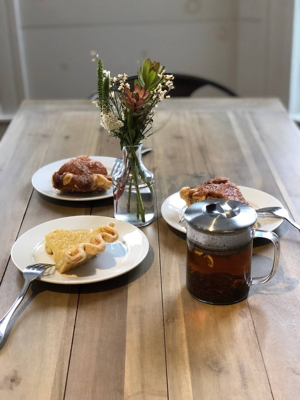 Fork and Crust | restaurant | 600 N Mission Blvd, Fayetteville, AR 72701, USA | 4794456925 OR +1 479-445-6925