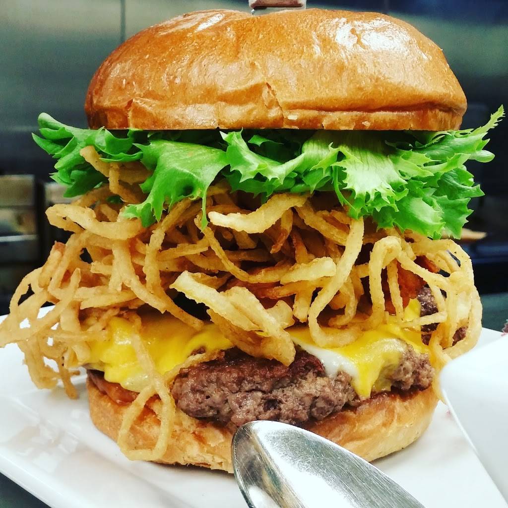 Joe Schmoes Eats N Drinks | restaurant | 5881 Malden Rd, Windsor, ON N9H 1S5, Canada | 5192505522 OR +1 519-250-5522