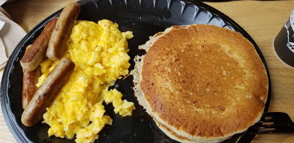 The DEN By Dennys | restaurant | 4400 Monarch Way, Norfolk, VA 23508, USA | 7574522062 OR +1 757-452-2062