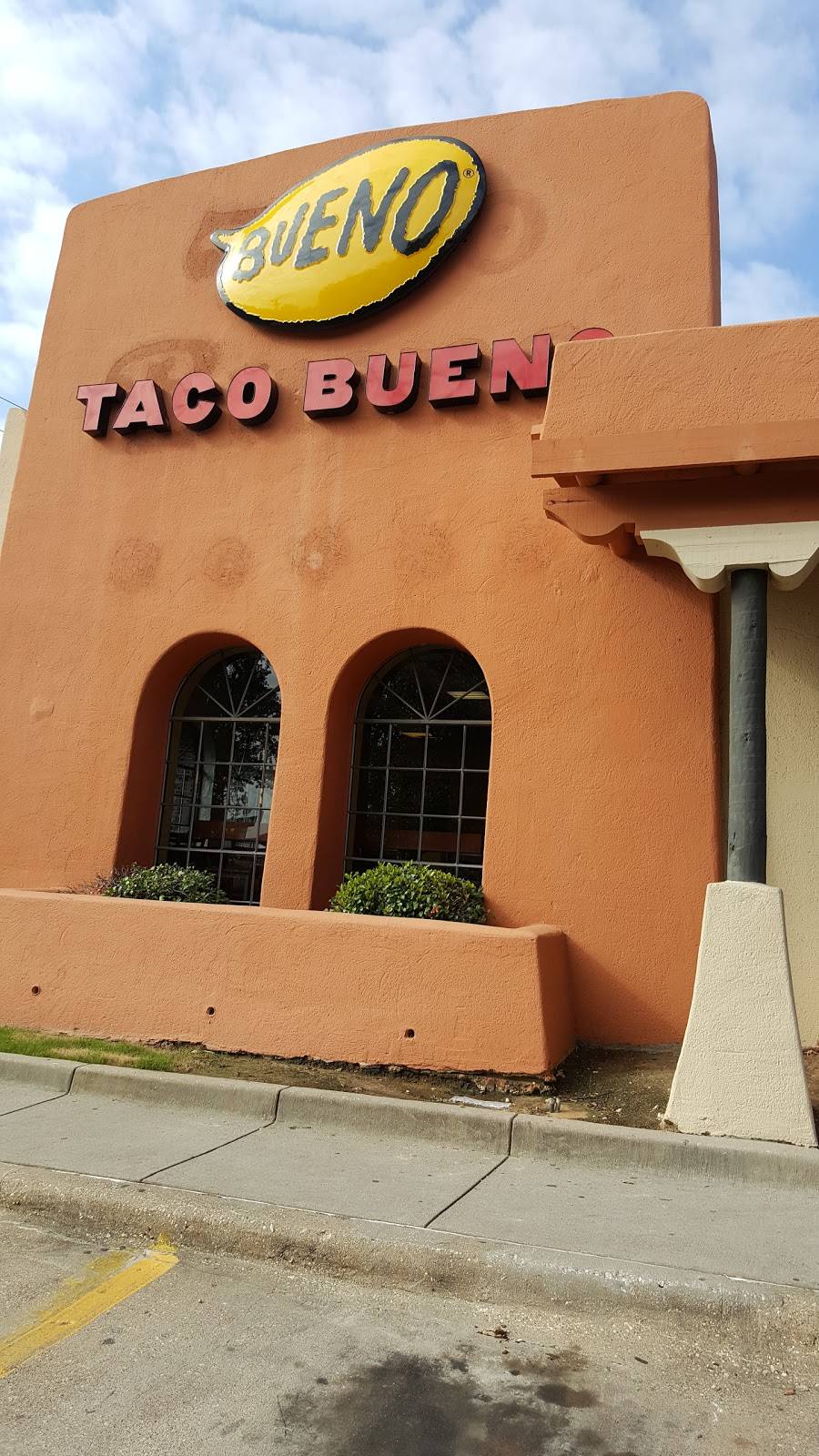 Taco Bueno | restaurant | 1235 E Pleasant Run Rd, DeSoto, TX 75115, USA | 9722283792 OR +1 972-228-3792