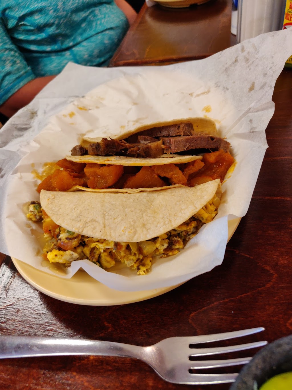 Las Flores Restaurant | restaurant | 1602 E Stewart St, Laredo, TX 78043, USA | 9565683437 OR +1 956-568-3437