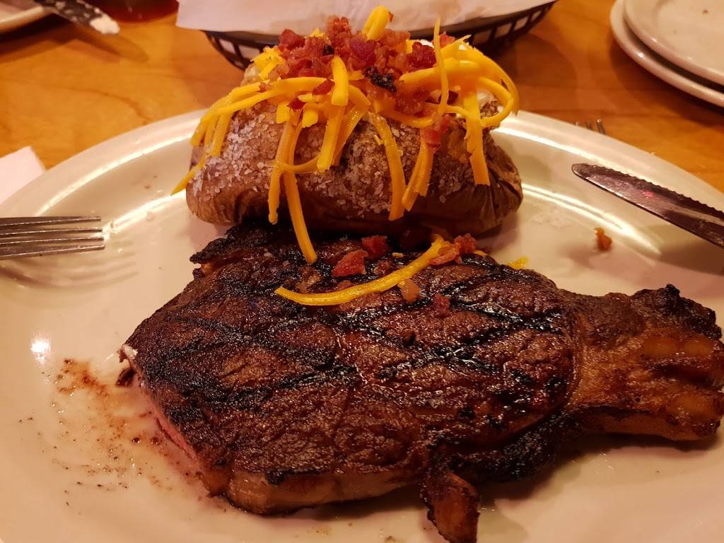 Texas Roadhouse | restaurant | 8450 N Cracker Barrel Rd, Tucson, AZ 85743, USA | 5205793855 OR +1 520-579-3855