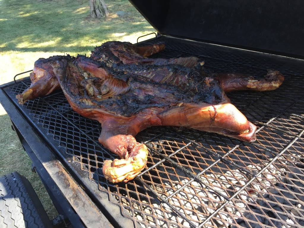 Carolina Brothers Pit Barbeque | restaurant | 20702 Ashburn Rd, Ashburn, VA 20147, USA | 7037297070 OR +1 703-729-7070