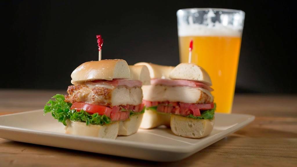 Macados | restaurant | 210 Broad St, Kingsport, TN 37660, USA | 4233901408 OR +1 423-390-1408