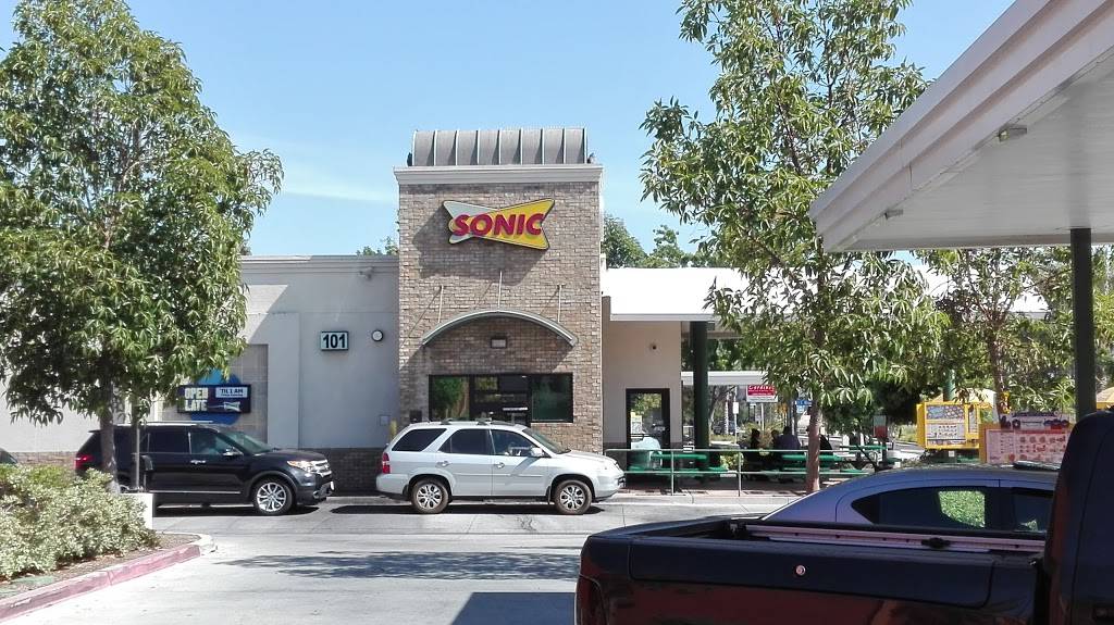 Sonic Drive-In | restaurant | 101 Main St, Vista, CA 92084, USA | 7609409900 OR +1 760-940-9900