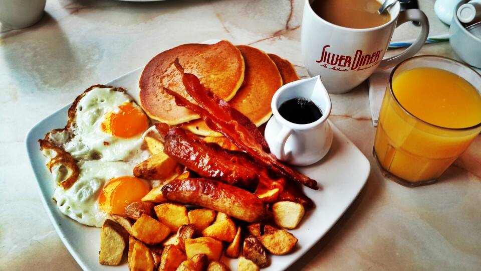 Silver Diner- Clarendon | restaurant | 3200 Wilson Blvd, Arlington, VA 22201, USA | 7038128600 OR +1 703-812-8600