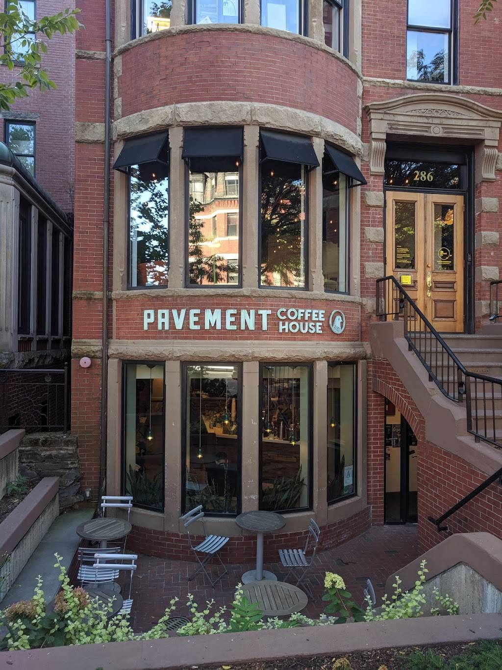 Trident Booksellers & Cafe | cafe | 338 Newbury St, Boston, MA 02115, USA | 6172678688 OR +1 617-267-8688