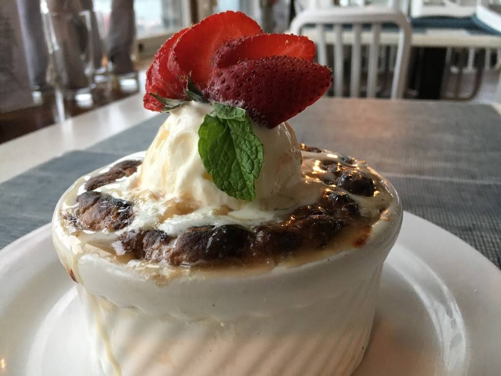 Quicks Hole Tavern | restaurant | 29 Railroad Ave, Woods Hole, MA 02543, USA | 5084950048 OR +1 508-495-0048