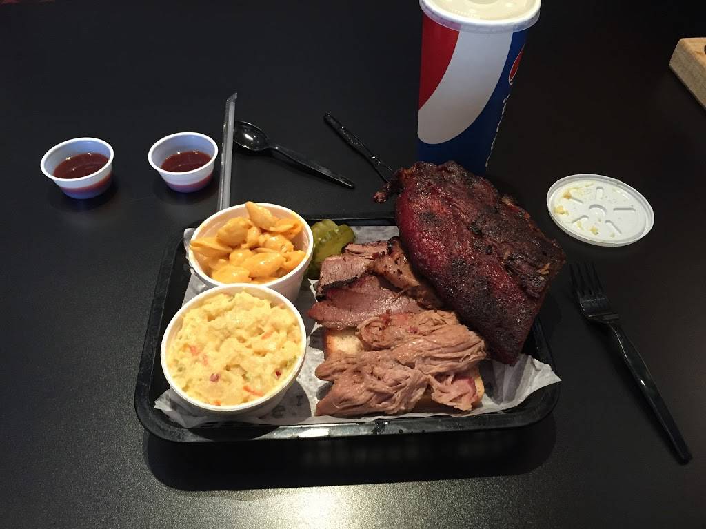 Plowboys Barbeque | restaurant | 1111 Main St, Kansas City, MO 64105, USA | 8162217569 OR +1 816-221-7569