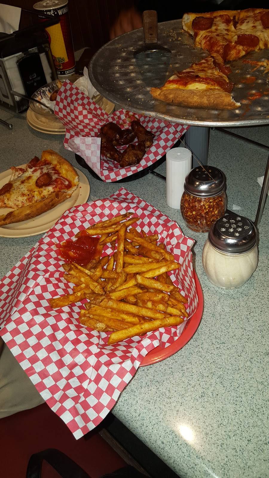 Vinces Pizza & Grill | meal delivery | 2311 E Ave S F1, Palmdale, CA 93550, USA | 6612663000 OR +1 661-266-3000