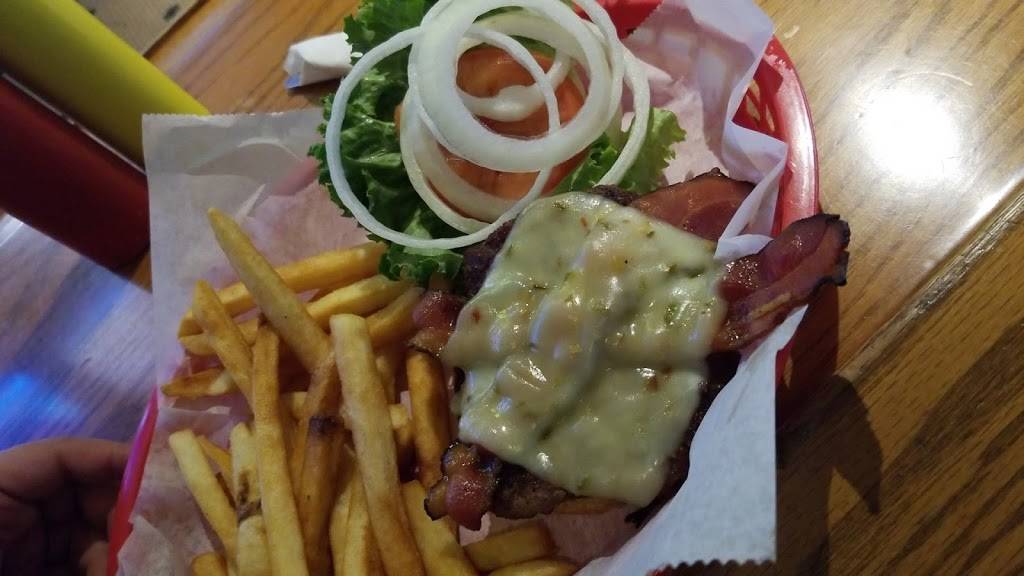 Buckinghams Bar & Grill | restaurant | 802 Regent St, Madison, WI 53715, USA | 6082514744 OR +1 608-251-4744