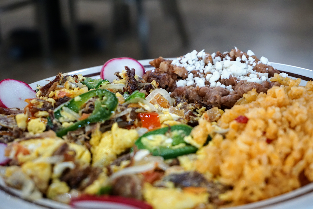 La Birrieria Restaurant | restaurant | 4743 W Grand Ave, Chicago, IL 60639, USA | 7739042016 OR +1 773-904-2016