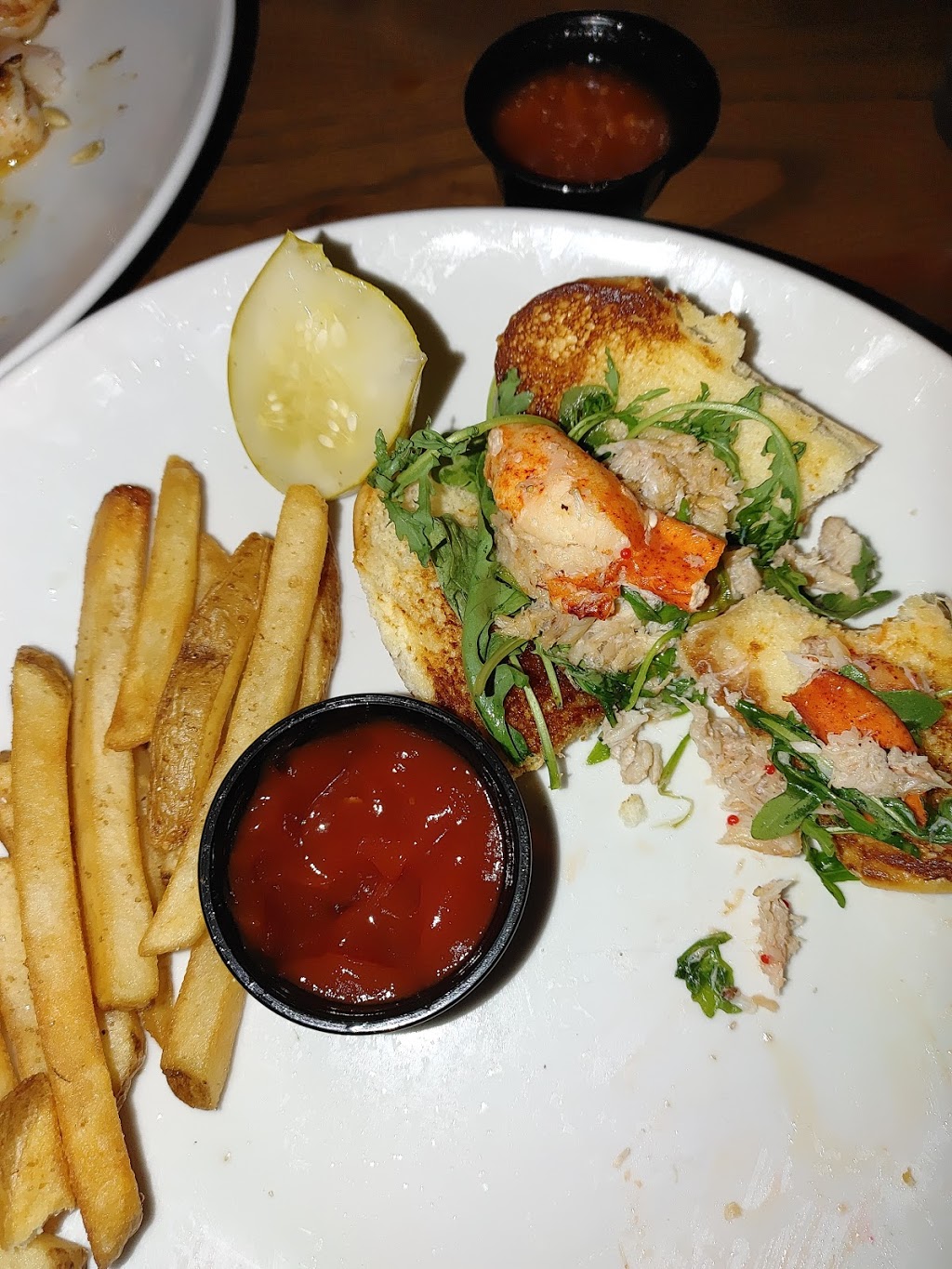 Table 32 | restaurant | 100 S Virginia St, Sioux City, IA 51101, USA | 7124541866 OR +1 712-454-1866