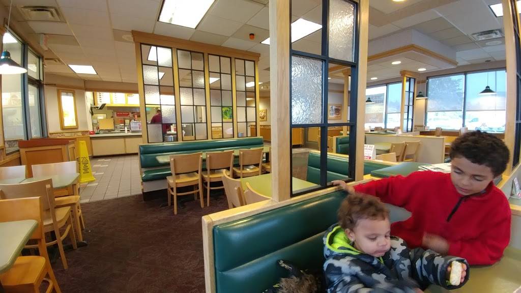 Wendys | restaurant | 566 E Castle Pines Pkwy, Castle Rock, CO 80108, USA | 3038148280 OR +1 303-814-8280