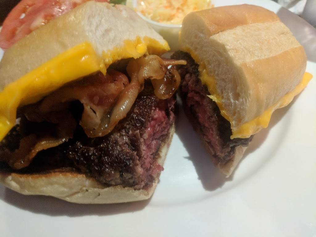 Fillmores Tavern | restaurant | 166-02 65th Ave, Fresh Meadows, NY 11365, USA | 7187622727 OR +1 718-762-2727