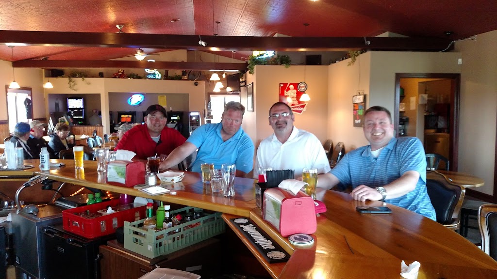 Lakes Bar and Grill | restaurant | 19A Golf Dr, Wentworth, SD 57075, USA | 6054833580 OR +1 605-483-3580