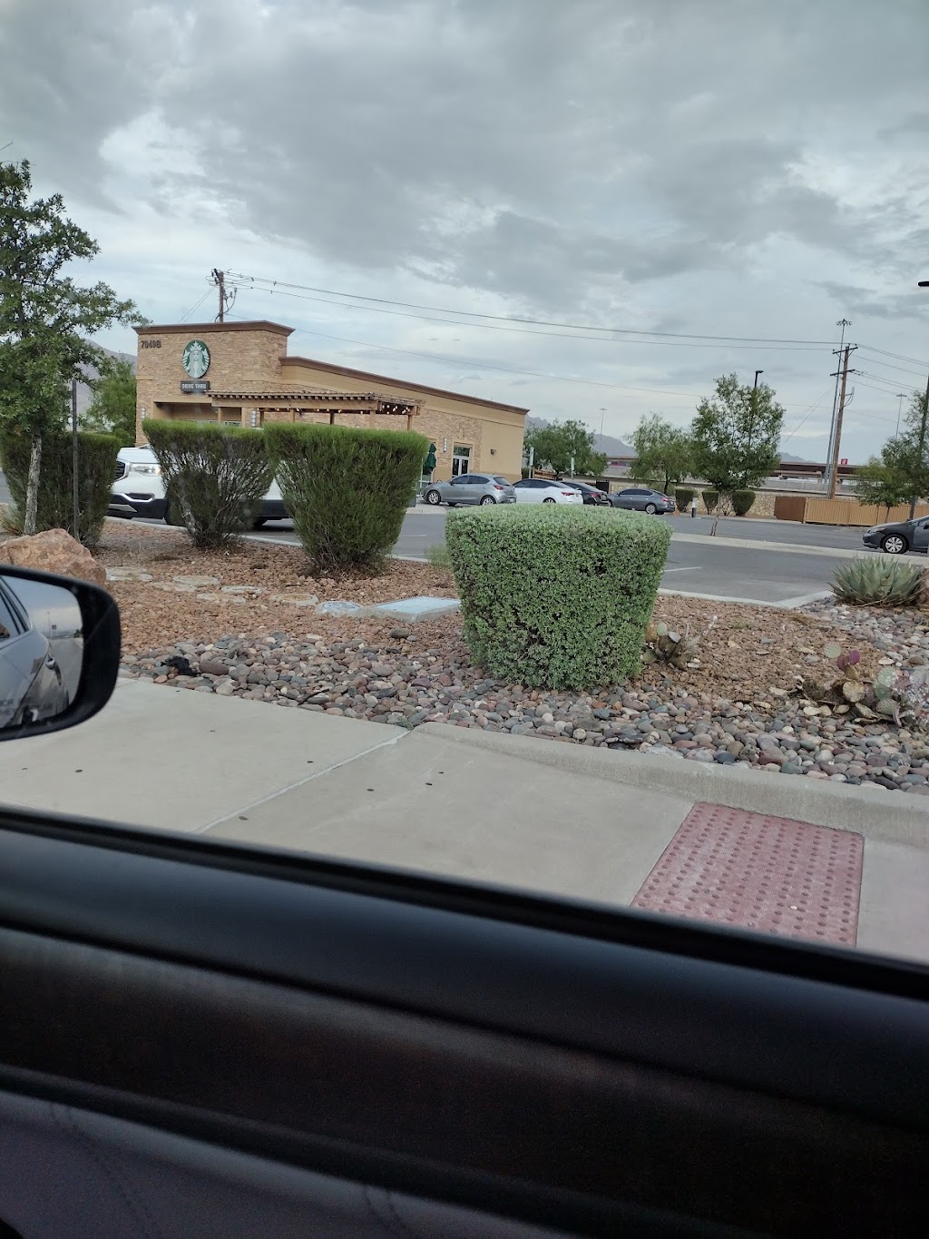 Starbucks | cafe | 7051 S Desert Blvd, El Paso, TX 79932, USA | 9158777008 OR +1 915-877-7008