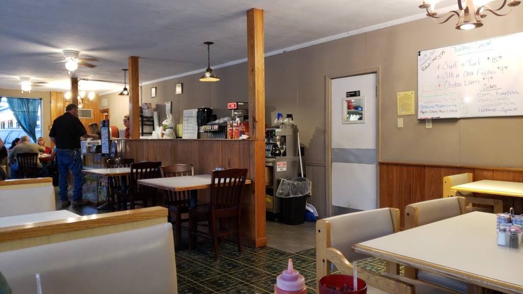 Julies Diner | restaurant | 157 Hathaway Ave, Bronson, FL 32621, USA | 3524869037 OR +1 352-486-9037