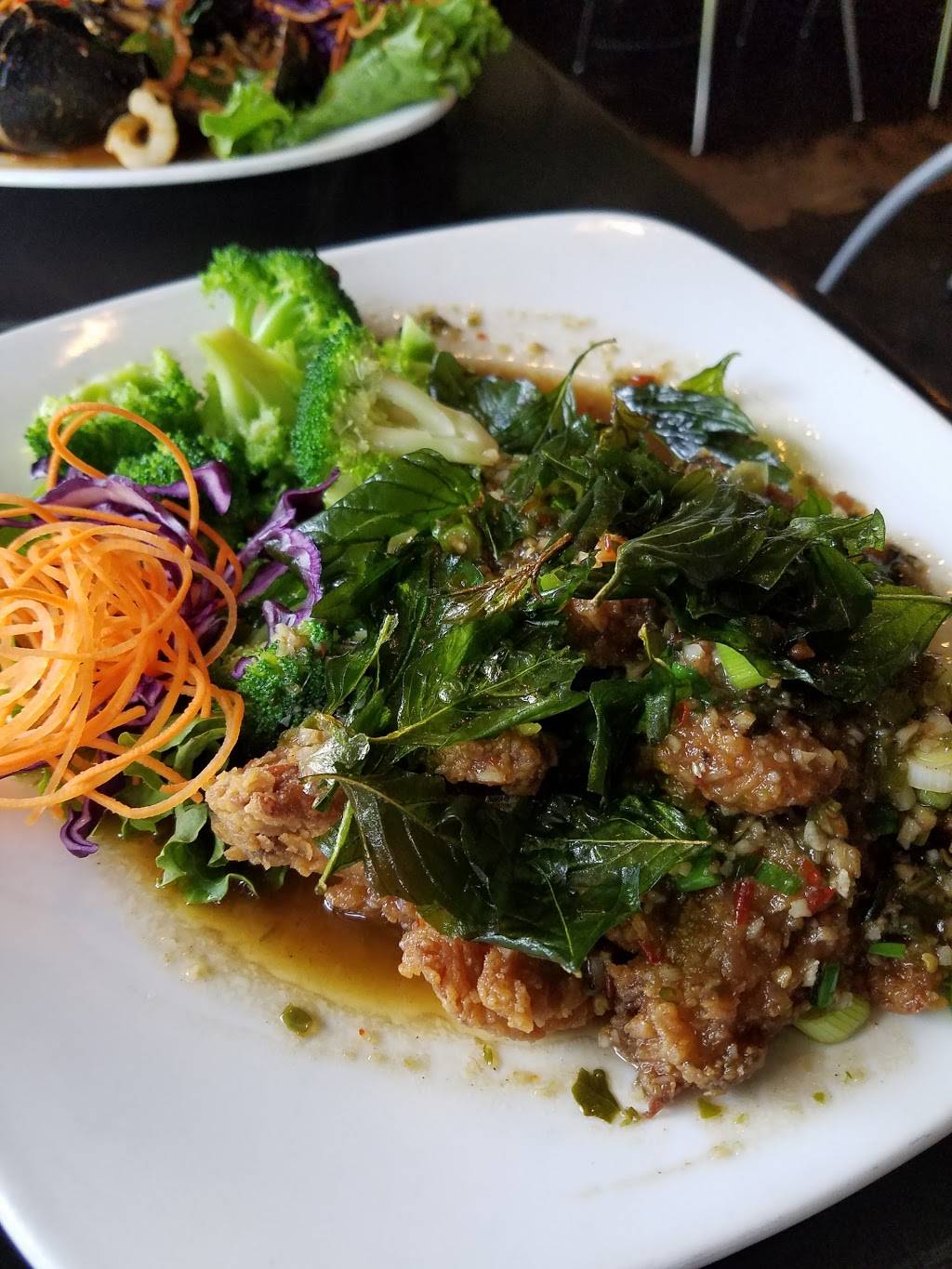 Mai Thai Restaurant Old Town | restaurant | 6 King St, Alexandria, VA 22314, USA | 7035480600 OR +1 703-548-0600