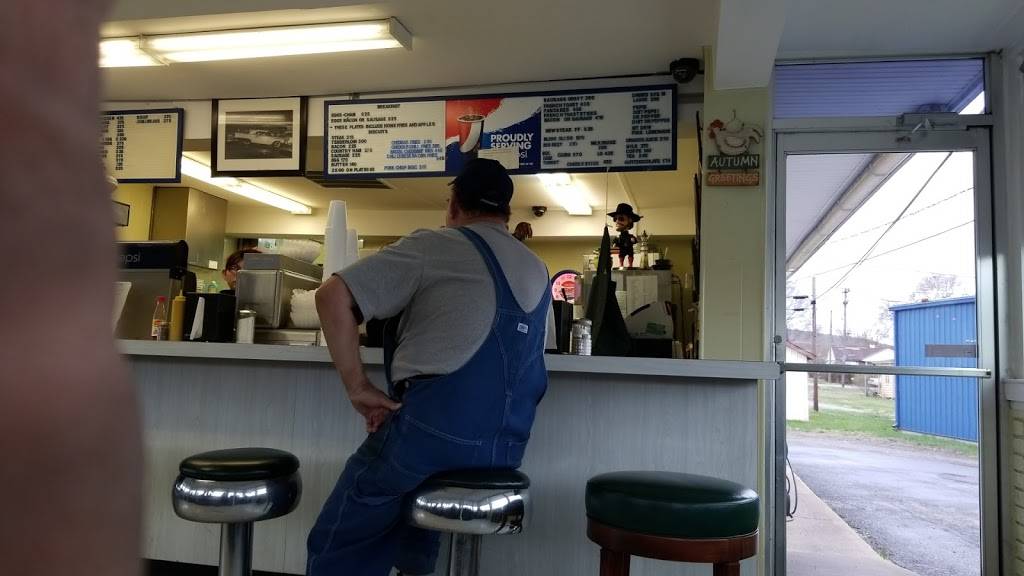 Chefs Drive-In | restaurant | 1101 Main St, Altavista, VA 24517, USA | 4343695590 OR +1 434-369-5590