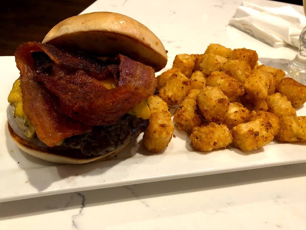 The Strawberry Tap | restaurant | 110 E Reynolds St, Plant City, FL 33563, USA | 8137563380 OR +1 813-756-3380