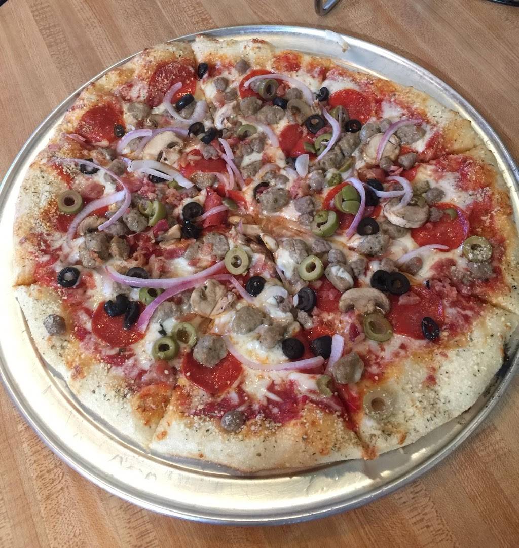 Slices Pizzeria Griffin | restaurant | 136 W Solomon St, Griffin, GA 30223, USA | 7702270022 OR +1 770-227-0022