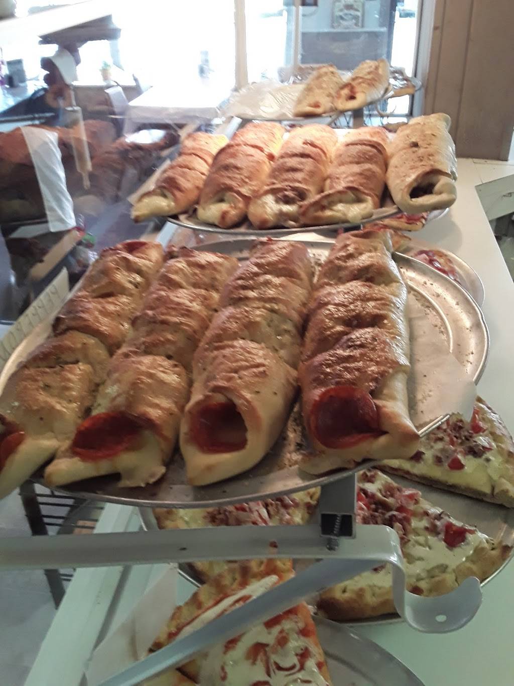 Sarinas Pizza | restaurant | 3177 Morgantown Rd, Mohnton, PA 19540, USA | 6108561303 OR +1 610-856-1303