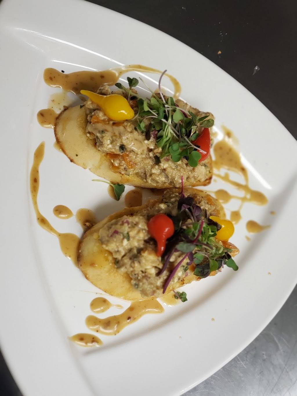 Della Roses Perry Hall Pub | restaurant | 5001 Honeygo Center Dr, Perry Hall, MD 21128, USA | 4434957642 OR +1 443-495-7642