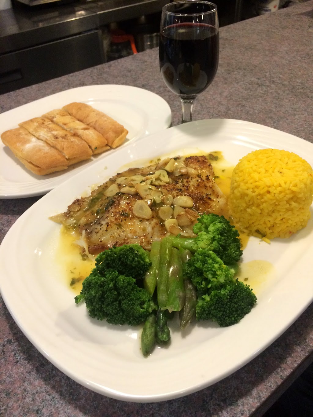 Long Beach Diner | restaurant | 284 W Park Ave, Long Beach, NY 11561, USA | 5166709100 OR +1 516-670-9100