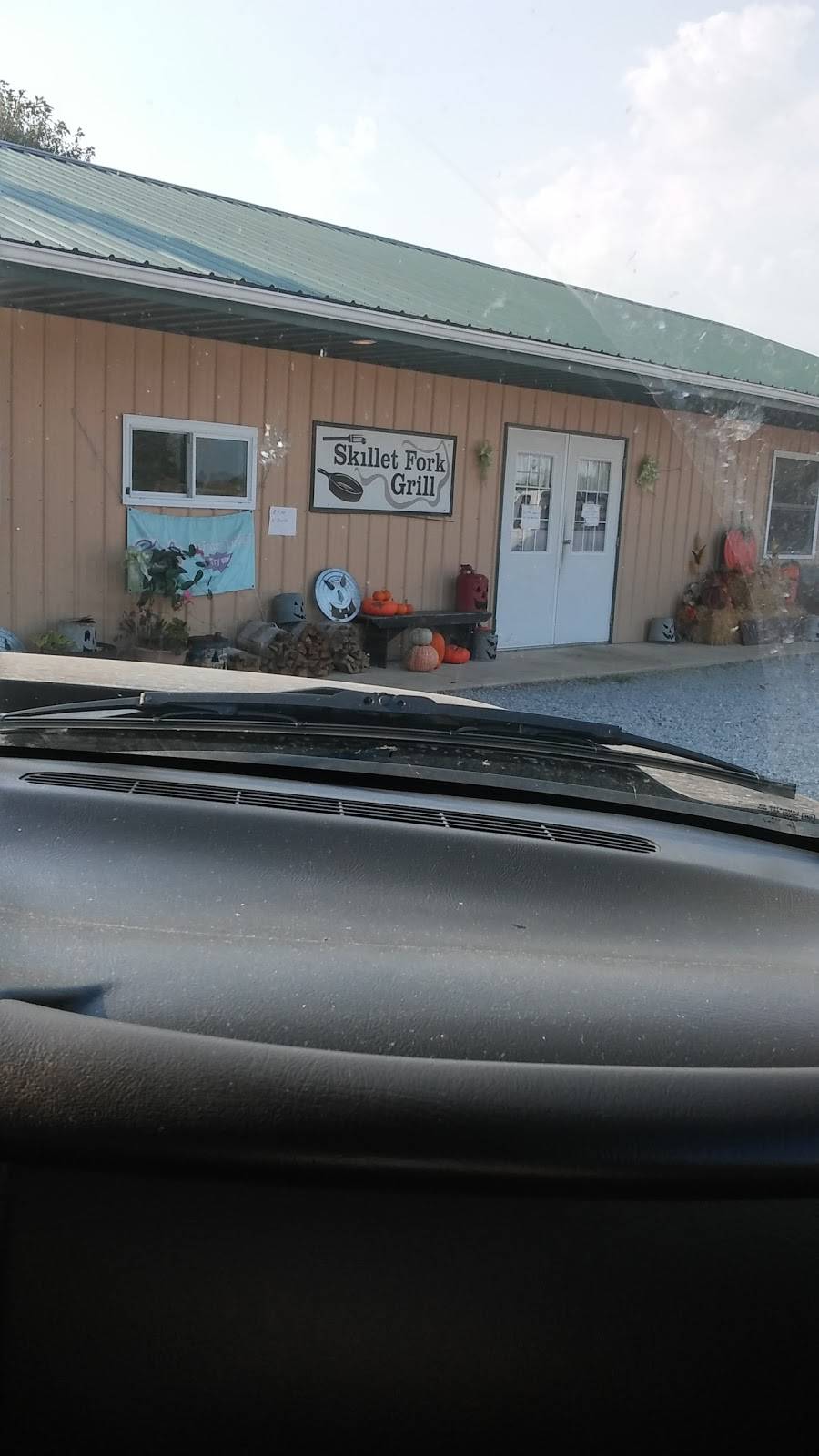 Skillet Fork Grill | restaurant | CHECK 13 & 1730N,, Xenia, IL 62899, USA | 6188354141 OR +1 618-835-4141