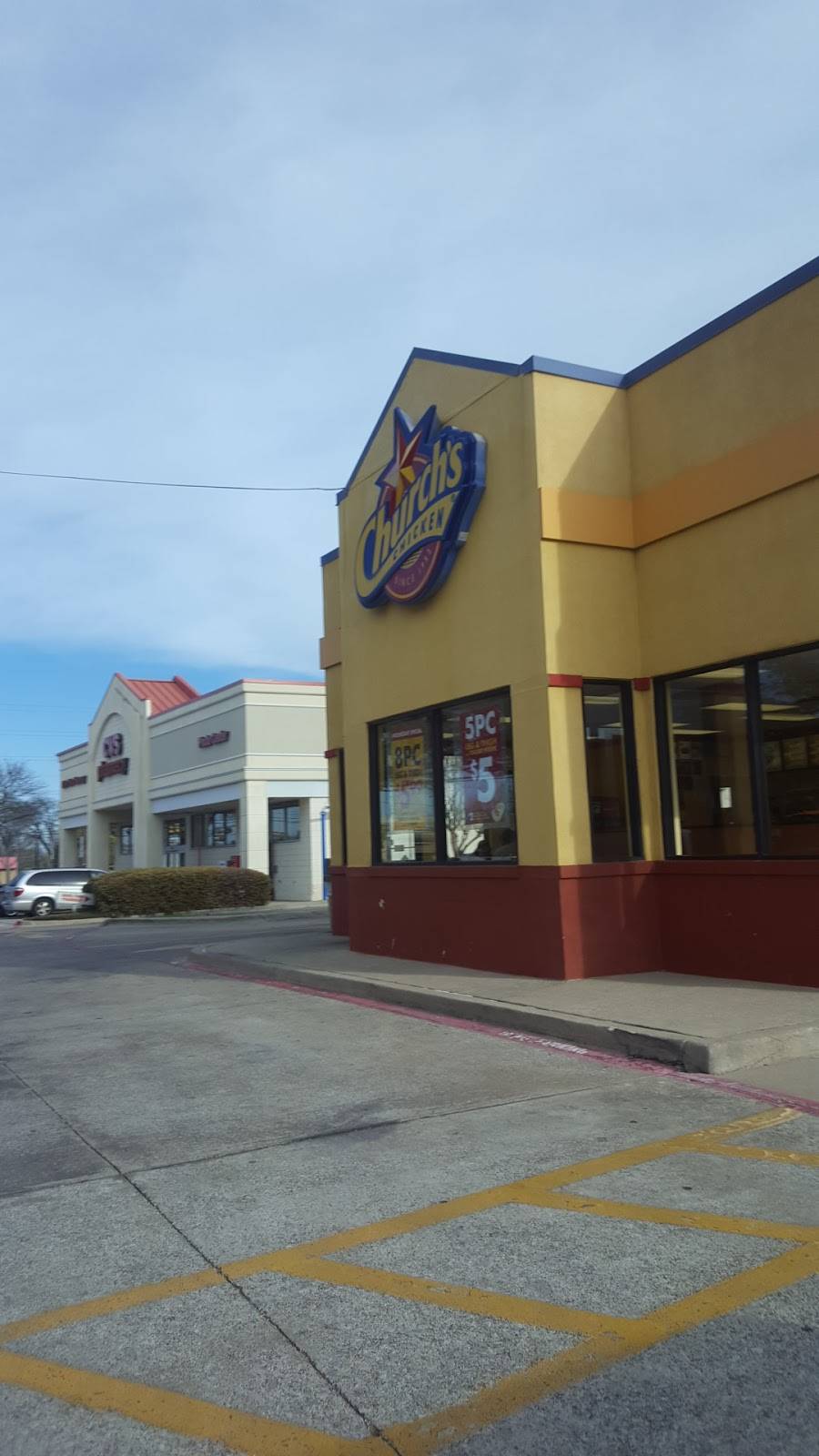 Churchs Chicken | restaurant | 2520 W Walnut St, Garland, TX 75042, USA | 9722727930 OR +1 972-272-7930