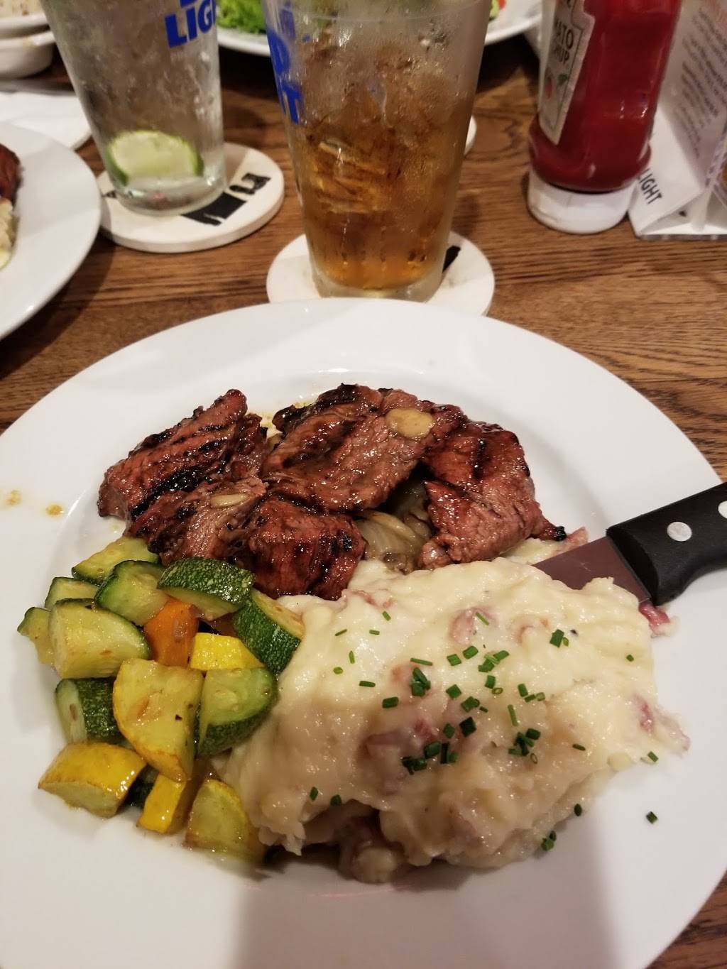 Franks Restaurant & Pub | restaurant | 2 Main St, Lisbon Falls, ME 04252, USA | 2074074606 OR +1 207-407-4606