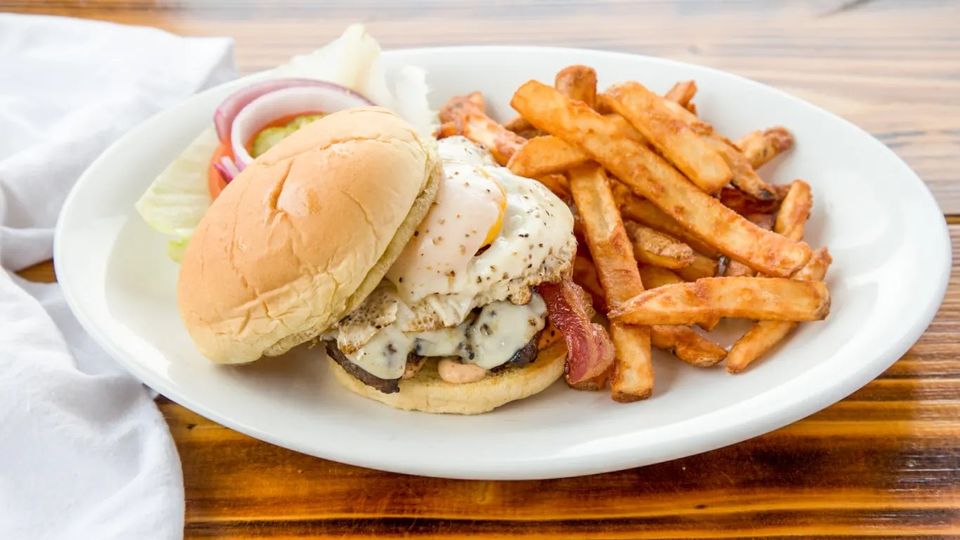 Captain’s Sports Lounge | restaurant | 301 SW Eagles Pkwy, Grain Valley, MO 64029, USA | 8169441170 OR +1 816-944-1170